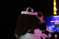 Participant équipé d’un casque VR lors de l’activité Réalité Virtuelle MadCityZen. | © MadCityZen